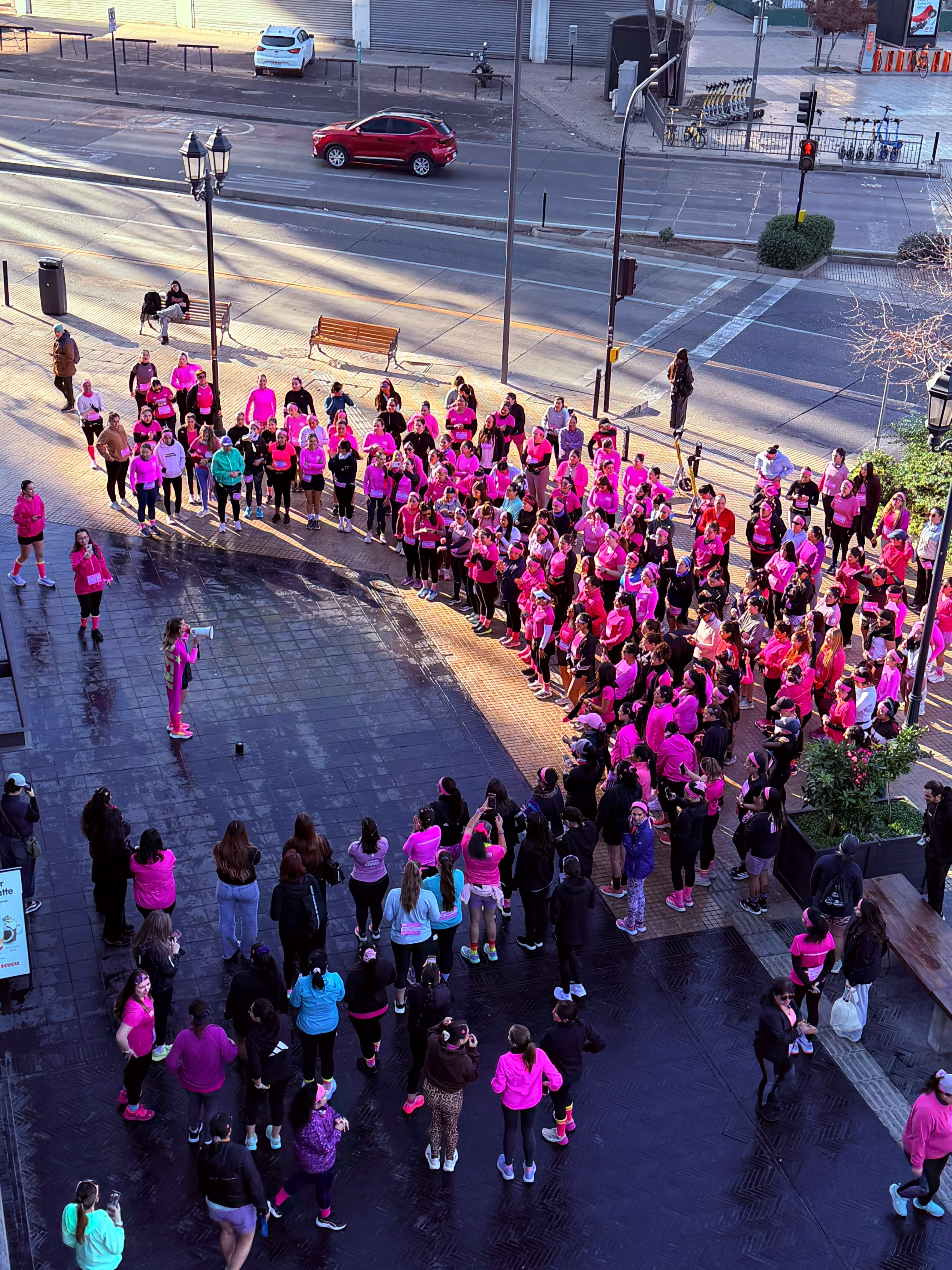Mujeres CIEN+ reunidas antes de entrenar en MUT